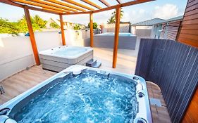 Studio Jacuzzis et piscine au centre ville de Port-Louis