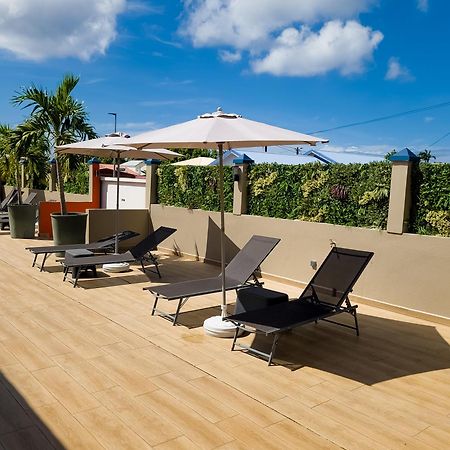 Studio Jacuzzis et piscine au centre ville de Port-Louis Extérieur photo